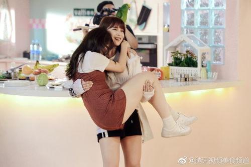 娱乐吃瓜酱女大学生